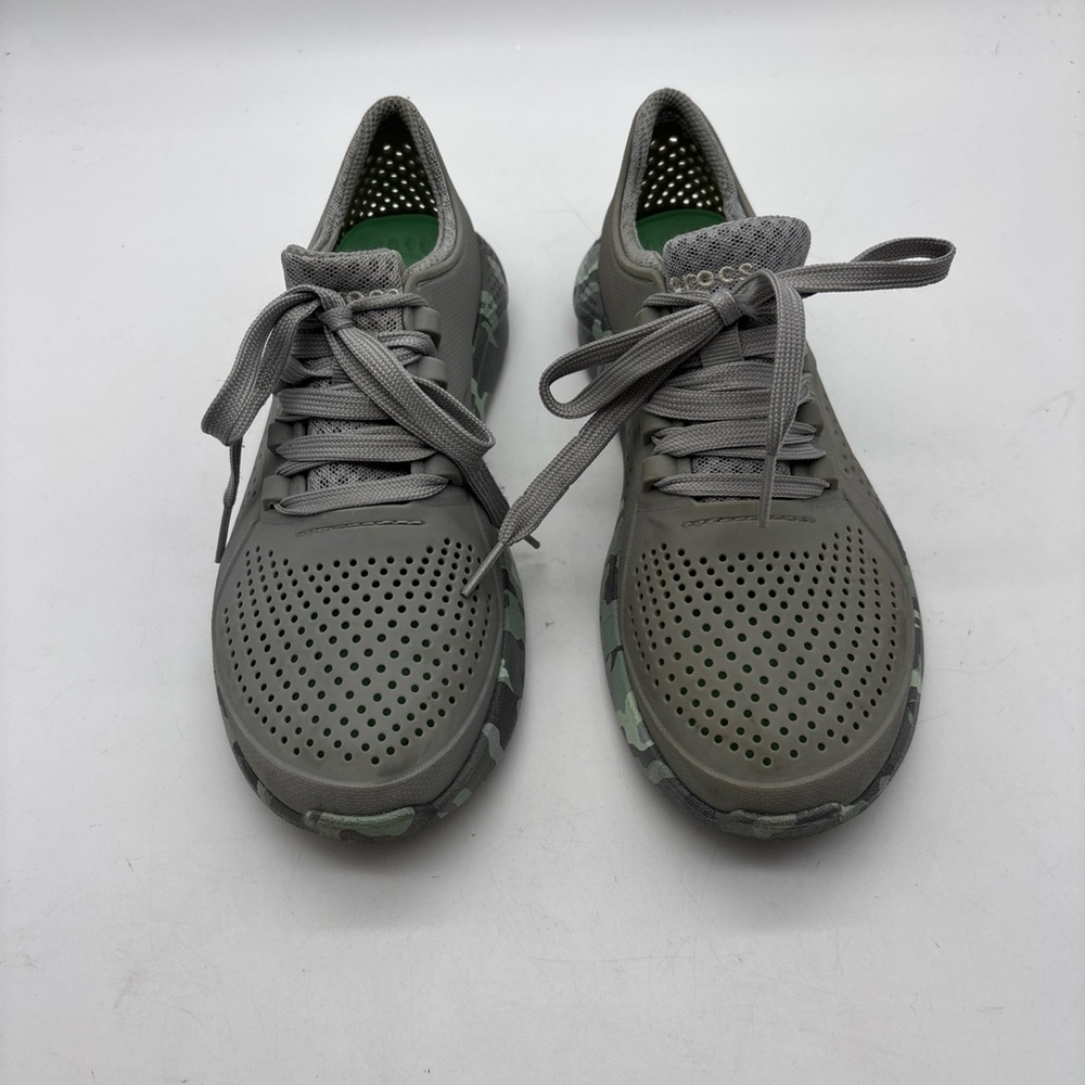 CROCS 7 Women's Gray/green Athletic Shoes with Green Camouflage Sole